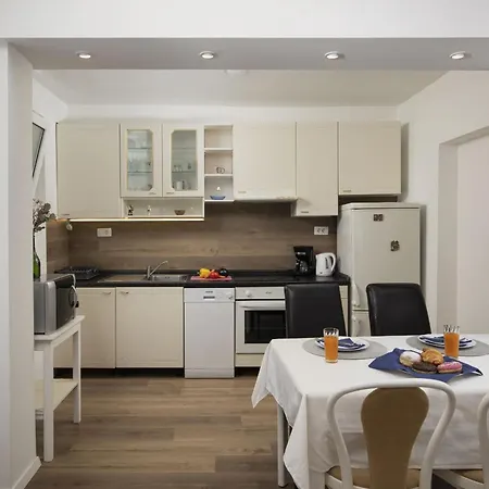 Nika 3 Apartment Ika