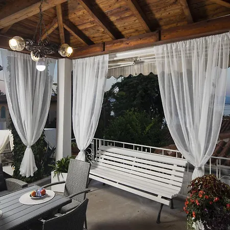 Nika 3 Apartment Ika